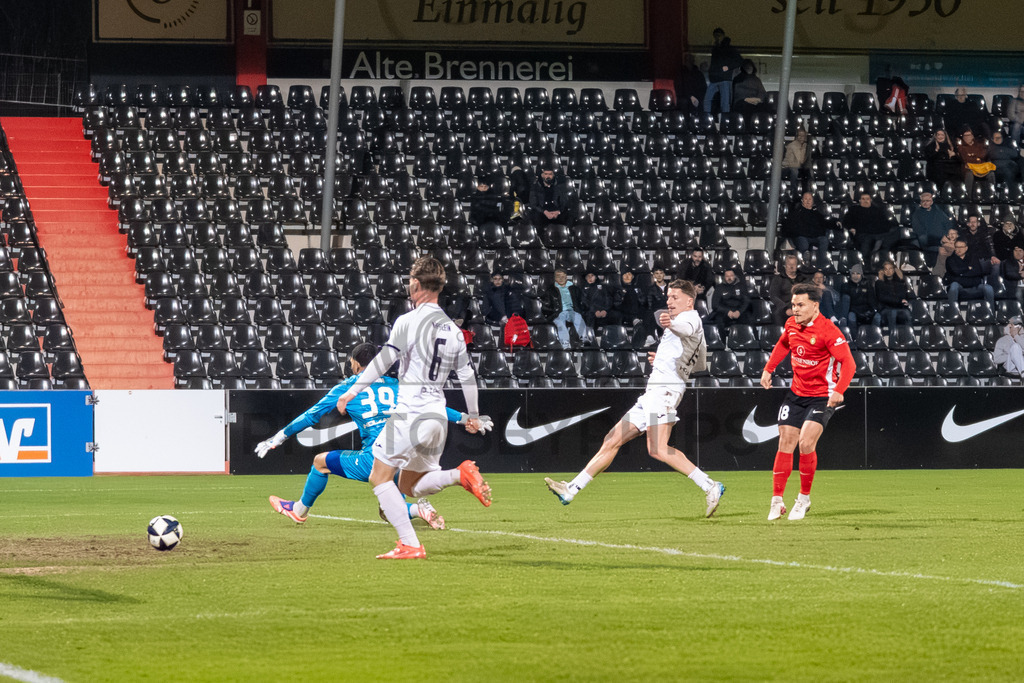 SG Sonnenhof Grossaspach vs. TSV Steinbach Haiger, Fussball, Regionalliga Suedwest, 25. Spieltag, 20.03.2026 | Niklas Pollex (SG Sonnenhof Großaspach, #18) trifft zum 2:1,SG Sonnenhof Grossaspach vs. TSV Steinbach Haiger, Fussball, Regionalliga Suedwest, 25. Spieltag, 20.03.2026Foto: photosbyphips/Philip Ziegler