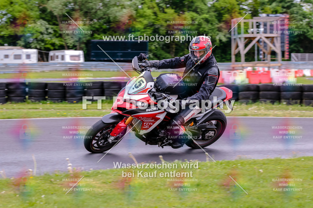 MotoTeamVBK-20211 | Hier findet Ihr Bilder von Touristenfahrten auf der Nürburgring Nordschleife oder von anderen Veranstaltungen die ich besucht habe. Viel Spass beim Durch Schauen 