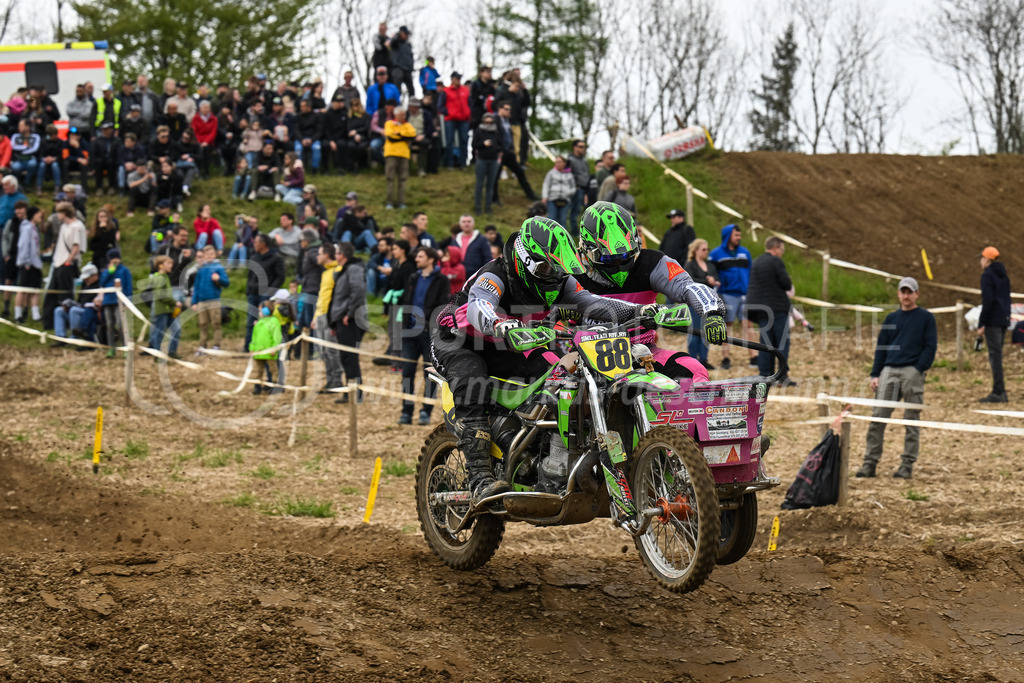 Motocross Schlatt bei Winterthur - 30. April 2023 | #88 Ryf Michael / Ryf Raphael aus Oeschenbach (CH) auf Vmc Zabel in der Kategorie Seitenwagen am Motocross Schlatt bei Winterthur, 30. April 2023. 
Instagram: @mx_schlatt | @mc_wila | @sam_schweiz
Bild: Sportfotografie Markus Aeschimann | www.markus-aeschimann.ch - Realisiert mit Pictrs.com