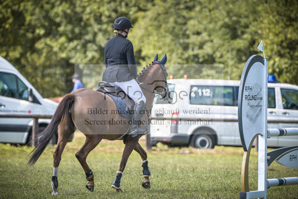 DOS_1565 | Entdecke hochwertige Reitturnierfotos von Foto Oger. Professionell, emotional und authentisch – jetzt Lieblingsmomente im Shop bestellen.Deutschlandweite Turnierfotografie. - Realisiert mit Pictrs.com