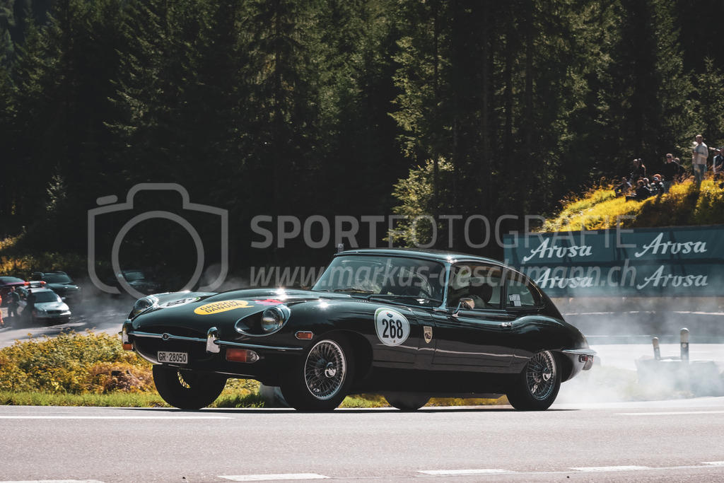 21. Arosa ClassicCar 2025 - 6. =September= 2025 | Hans Peter Lötscher aus Grüsch (SUI) in einem Jaguar Type E 4.2 2+2 Serie 2 aus dem Jahre 1969 mit Startnummer 268 am Arosa ClassicCar 2025 in der Kategorie Classic Trophy..@arosaclassiccar, @arosa.official, #arosaclassiccar, #arosa, #76curves, #classiccarBild: Sportfotografie Markus Aeschimann | www.markus-aeschimann.ch - Realisiert mit Pictrs.com