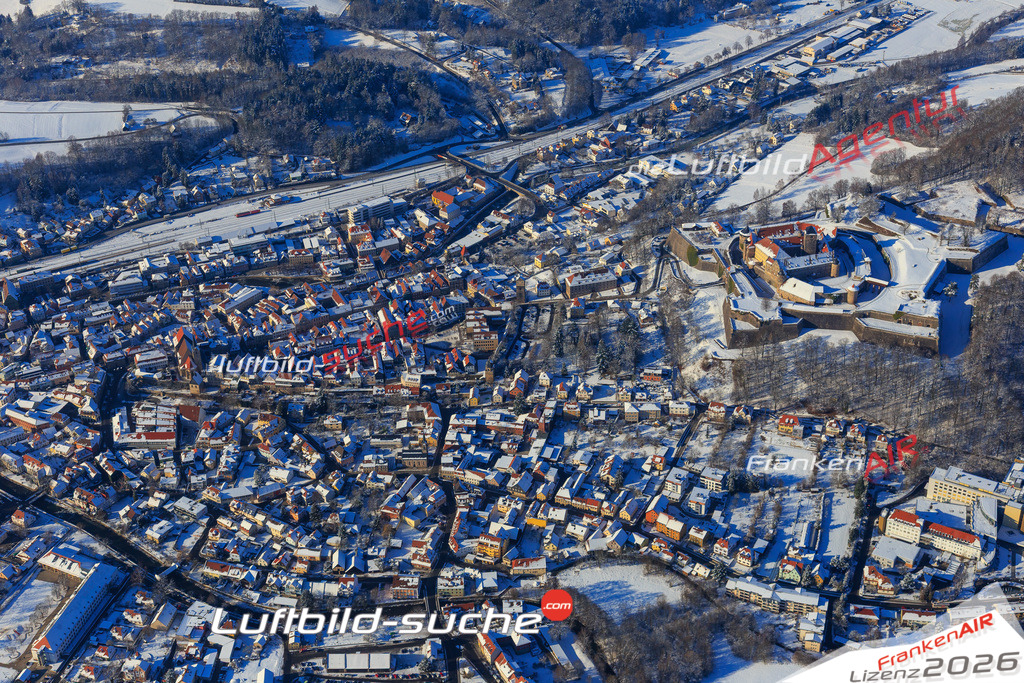Die Luftaufnahme der Stadt Kronach wurde vom UL-Flugzeug heraus erstellt ( keine Drohne )- hohe Auflösung für beste Qualität