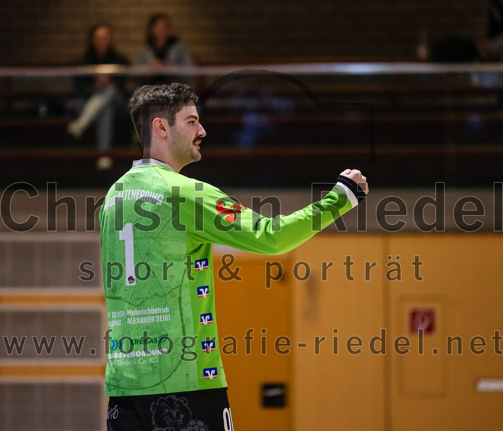 2024-10-20_104_SpVgg_Altenerding_II_gegen_TSV_Taufkirchen-Vils | Erding, Deutschland, 20.10.2024:Handball, Bezirksliga Männer Ost 2024 / 2025, 3. Spieltag, SpVgg Altenerding II gegen TSV Taufkirchen/Vils, Endergebnis: 15:20Torwart Otto Donaubauer (SpVgg Altenerding, #1)Foto: Christian Riedel / fotografie-riedel.net
