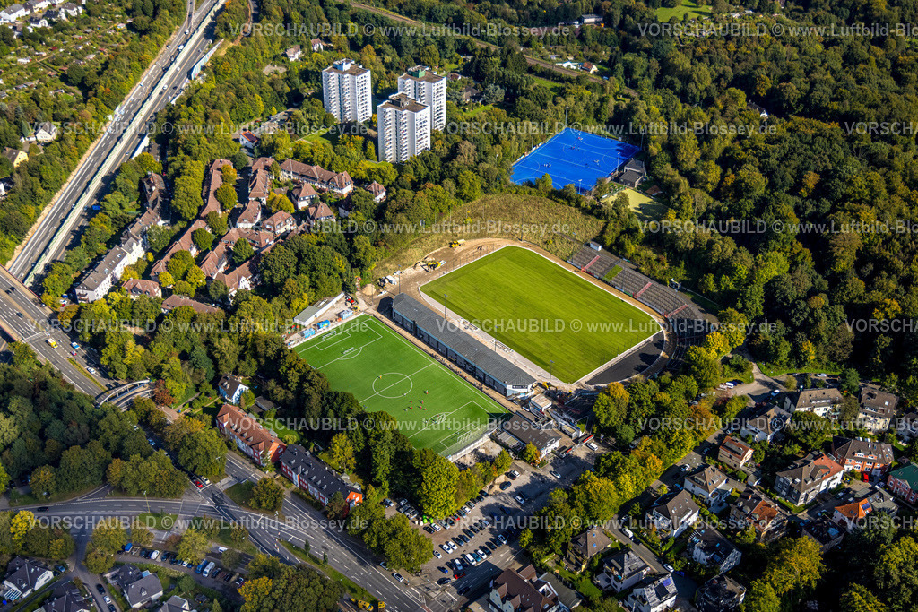 Essen241001848 | Luftbild, Uhlenkrug-Stadion FußballStadion, ETB SW Hockey - Platzanlage Sportplatz mit blauer Spielfläche, Stadtwald, Essen, Ruhrgebiet, Nordrhein-Westfalen, Deutschland