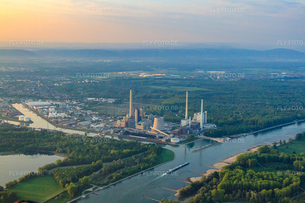 Luftbild: Baustelle zur Erweiterung des Rheinhafen-Dampfkraftwerk Karlsruhe der EnBW Energie Baden-Württemberg AG im Ortsteil Daxlanden in Karlsruhe im Bundesland Baden-Württemberg in Deutschland. Foto: IMG_40230.jpg vom 22.04.2011 durch Werner Riehm/FLY-FOTO.deWWW.ENBW.COM
