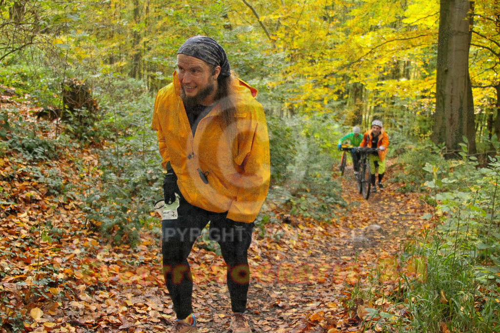 251026_1419_EV4_7106 | Sportfotografie im Rhein-Sieg Kreis, Köln, Bonn, NRW, Rheinland Pfalz, Hessen, etc. Unser Tätigkeitsfeld umfasst den Laufsport vom Volkslauf über den Marathon, Duathlon, Triathon bis zum Ultralauf wie Kölnpfad Ultra oder Schindertrail.