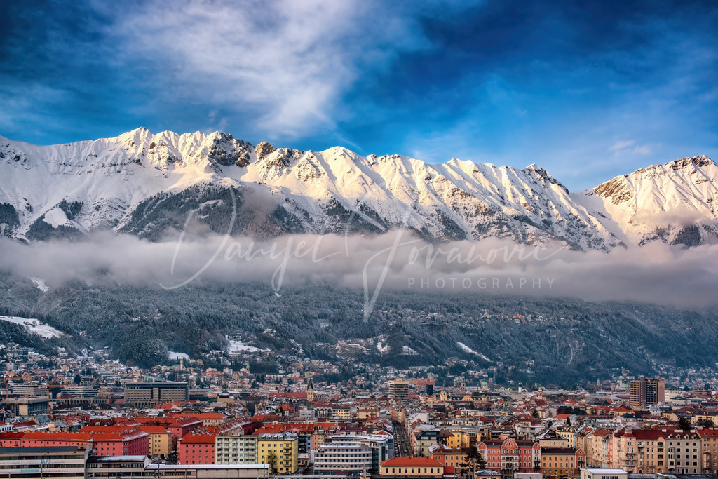 Innsbruck | Blick auf die frisch verschneite Nordkette am Morgen