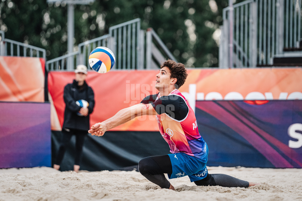 Beachvolleyball | Männer | German Beach Tour 2024 | Tourstop Bremen | 07.06.2024 | Lui Wüst nimmt den Ball an
