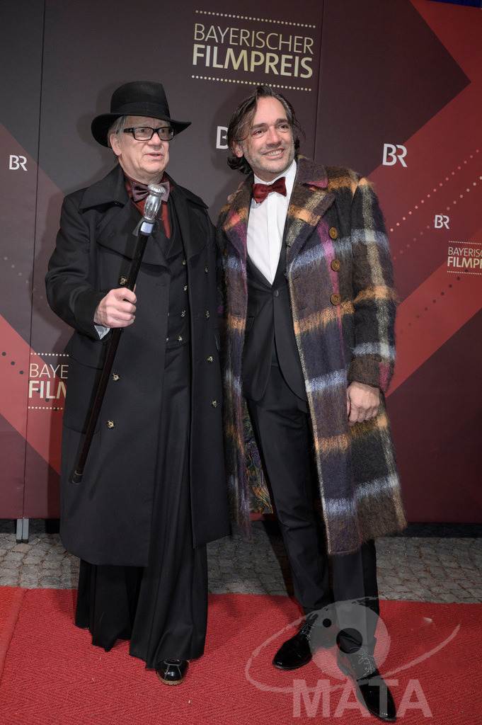 _DWI4877 | Hannes Hellmann und Branko Buchberger bei der Verleihung des 47. Bayerischen Filmpreises 2026  im Prinzregententheater. München, Deutschland. Der Bayerische Filmpreis wird seit 1979 von der Bayerischen Staatsregierung verliehen, um die Bedeutung des Kinofilms als Kulturgut herauszustellen - Realisiert mit Pictrs.com