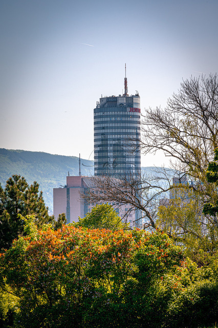 2024-05-01_09-48-03_170 | Blick in Richtung Jentower vom Friedensberg aus bei Sonnenschein, Jena, Thüringen, Deutschland - Realisiert mit Pictrs.com