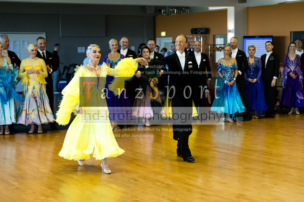 20250906_LM_By_Masters-III-S-Std_6235 | Tanzsportbilder, Standardtanz, Lateintanz, WDSF, DTV, LTVB, dancecomp, goc, hessen tanzt, blaues band der spree, walzer, tango, wiener walzer, slowfox, quickstepp, samba, rumba, cha-cha-cha, paso doble. jive, hd-kroft photography, turniertanzsport