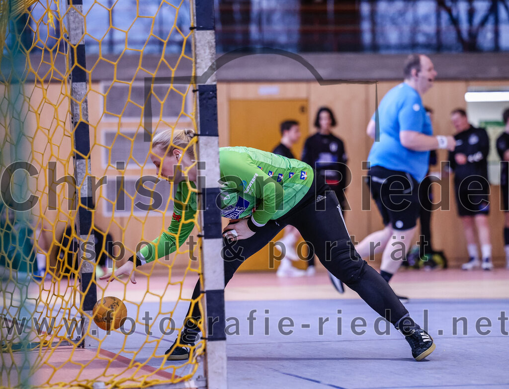 2024-12-14_105_SpVgg_Altenerding_gegen_SVA_Palzing | Erding, Deutschland, 14.12.2024:Handball, Bezirksoberliga Frauen Altbayern 2024 / 2024, 9. Spieltag, SpVgg Altenerding gegen SVA Palzing, Endergebnis: 20:30Torfrau Hanna Obermair (SpVgg Altenerding, #1)Foto: Christian Riedel / fotografie-riedel.net