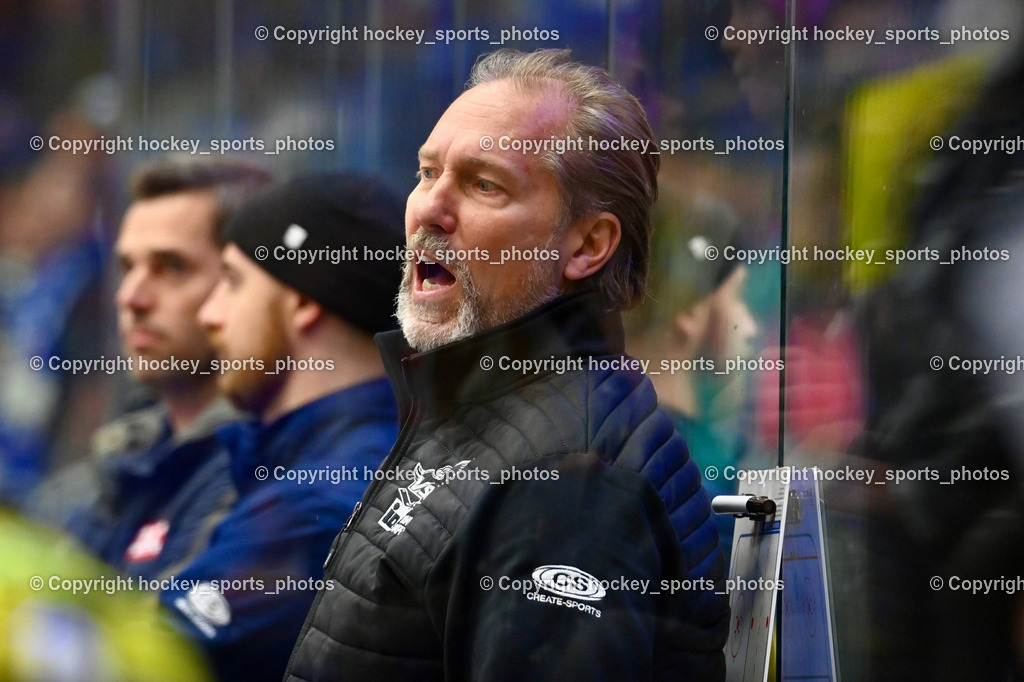 EC IDM WÄRMEPUMPEN VSV vs. HYDRO FEHERVAR AV 19 | Headcoach EC VSV TUOMIE Tray,EC IDM WÄRMEPUMPEN VSV vs. HYDRO FEHERVAR AV 19, EC IDM WÄRMEPUMPEN VSV vs. HYDRO FEHERVAR AV 19 am 20.11.2024 in Villach (Stadthalle Villach), Austria, (Photo by Bernd Stefan)