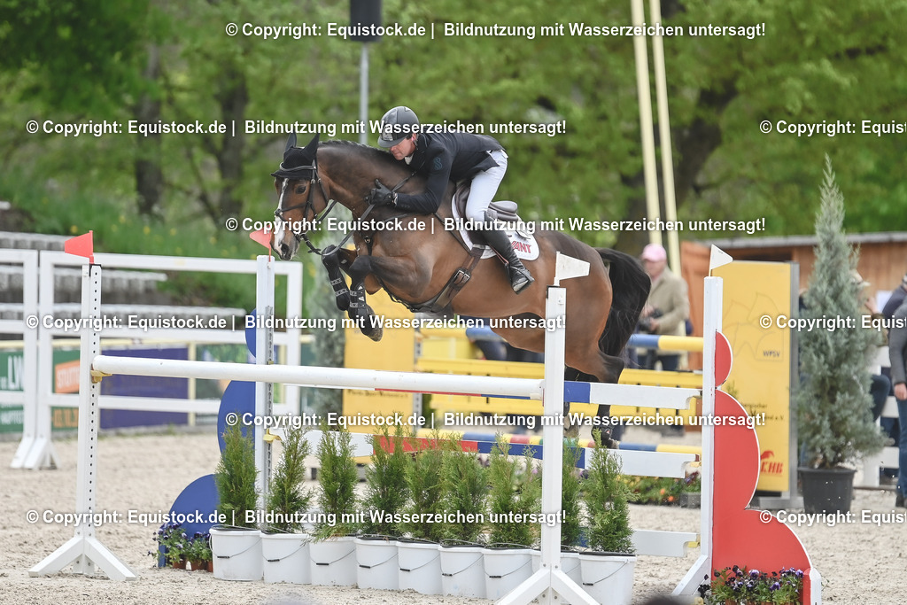 20230514_CCI4_Springen_0350 | equistock