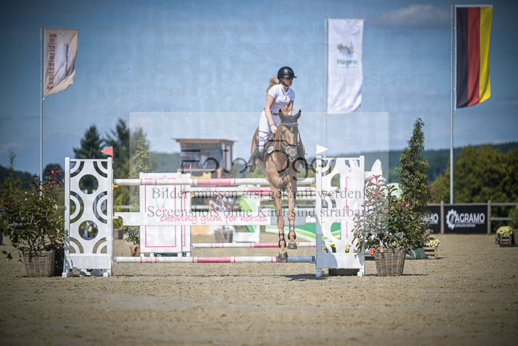 DOS_3400 | Entdecke hochwertige Reitturnierfotos von Foto Oger. Professionell, emotional und authentisch – jetzt Lieblingsmomente im Shop bestellen.Deutschlandweite Turnierfotografie. - Realisiert mit Pictrs.com