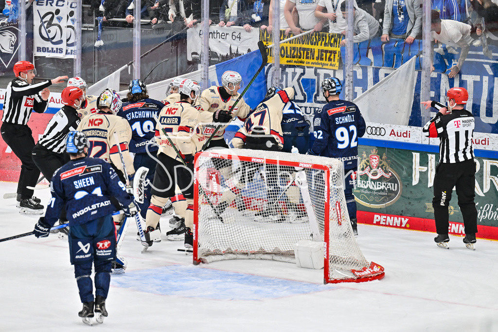 ERC Ingolstadt - Nuernberg Ice Tigers | Ein hitziges Duell zwischen Ingolstadt und Nuerberg / fight / Faustkampf / DEL: ERC Ingolstadt - Nuernberg Ice Tigers, Saturn-Arena am 26.03.2025
