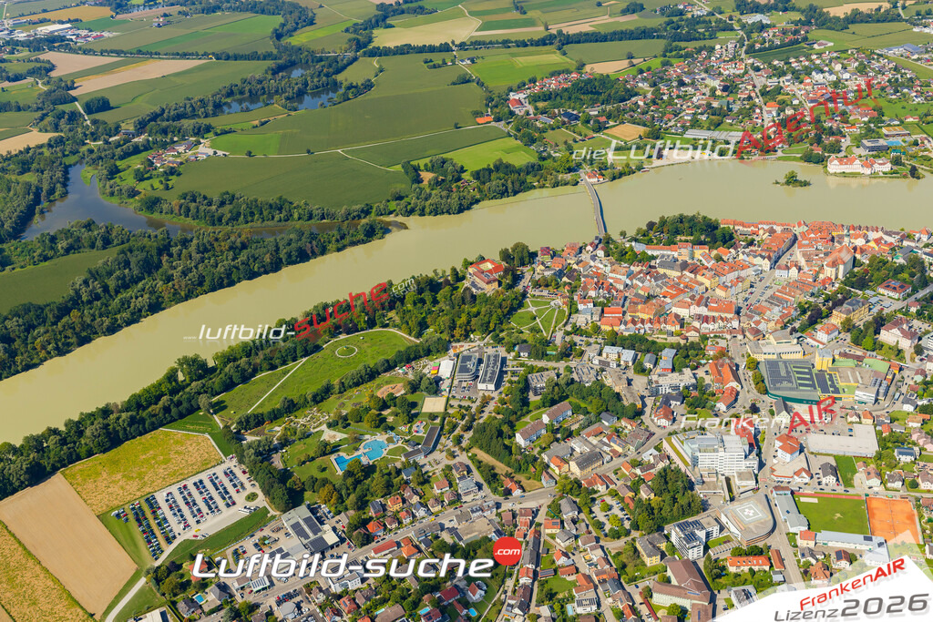 Luftaufnahme der Stadt Schärding - Die Luftaufnahme wurde 2025 vom UL-Flugzeug heraus erstellt ( keine Drohne ) - Hochauflösende Luftaufnahme - für professionelle Ausdrucke geeignet. Die Geschenkidee !Mit Lizenz und Bildrechte bestellbar