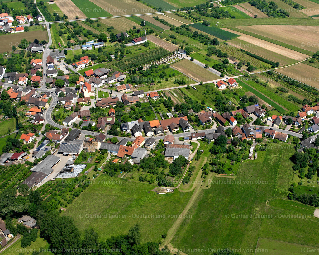 2626091 | ULM 09.06.2006 Ortsansicht am Rande von landwirtschaftlichen Feldern und Nutzflächen  in Ulm im Bundesland Baden-Württemberg, Deutschland // Village view on the edge of agricultural fields and land  in Ulm in the state Baden-Wuerttemberg, Germany Foto: Gerhard Launer