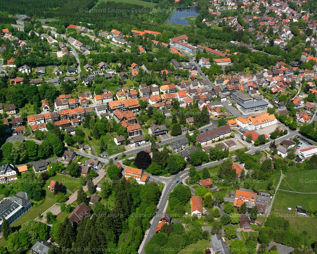 2638549 | CLAUSTHAL-ZELLERFELD 09.06.2006 Wohngebiet einer Einfamilienhaus- Siedlung  in Clausthal-Zellerfeld im Bundesland Niedersachsen, Deutschland // Single-family residential area of settlement  in Clausthal-Zellerfeld in the state Lower Saxony, Germany Foto: Gerhard Launer
