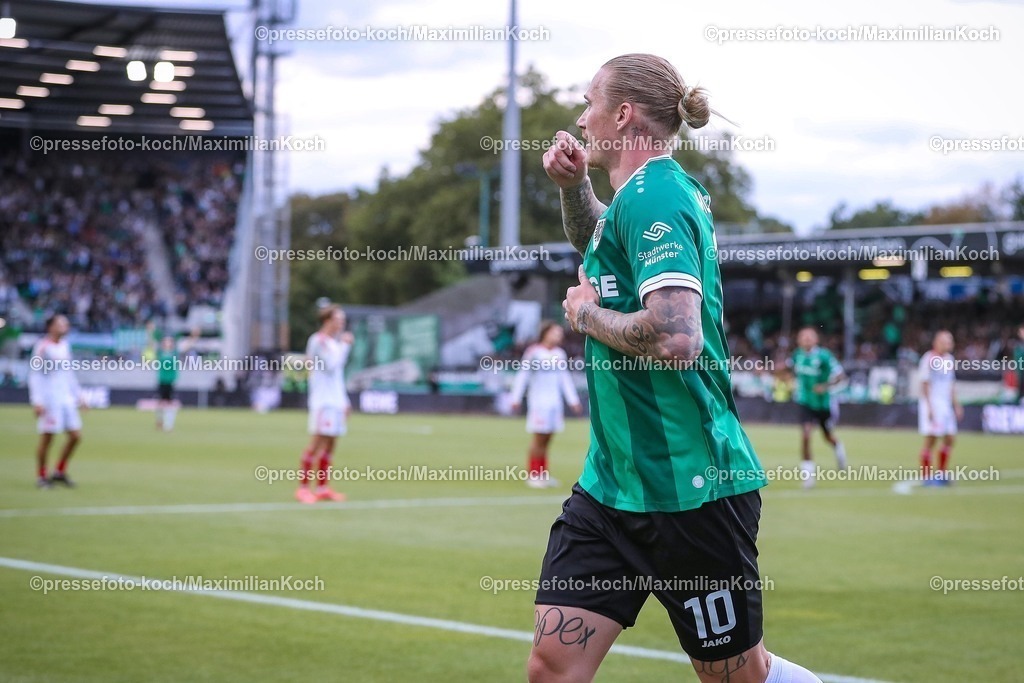 PRM22082501086 | 22.08.2025, Fußball, Preußen Münster - 1. FC Nürnberg, 2. Fußball Bundesliga,  Preußenstadion, Saison 2025 2026: Torjubel nach dem Tor zum 2:0 durch Torschütze Marvin Schulz&nbsp;(Preussen Muenster #10)    DFB regulations prohibit any use of photographs as image sequences and or quasi-video.