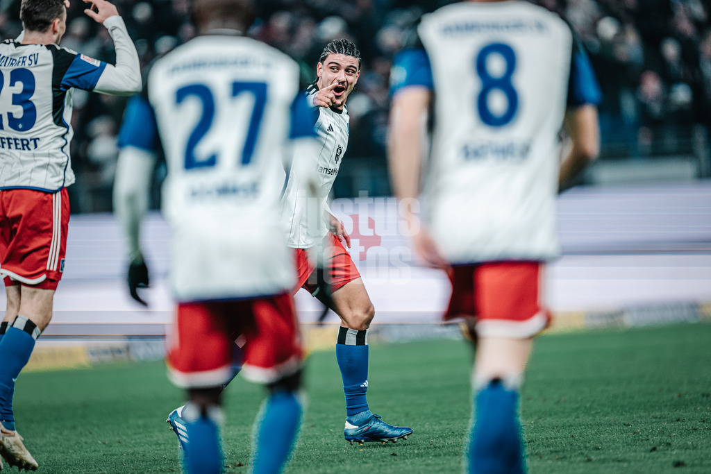 Fußball | Männer | Saison 2023/2024 | 2. Fußball-Bundesliga | 14. Spieltag | Hamburger SV vs. Eintracht Braunschweig | 24.11.2023 | Guilherme Ramos (#13, HSV) jubelt nach seinem Tor
