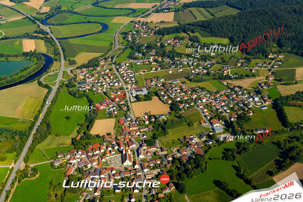 Das Luftbild zeigt : Chammünster Cham - Die Luftaufnahme wurde 2024 vom UL-Flugzeug aus erstellt ( keine Drohne ) - Hochauflösende Luftaufnahme - Für grossformatige Ausdrucke geeignet. Die Geschenkidee !Mit Lizenz und Bildrechte bestellbar