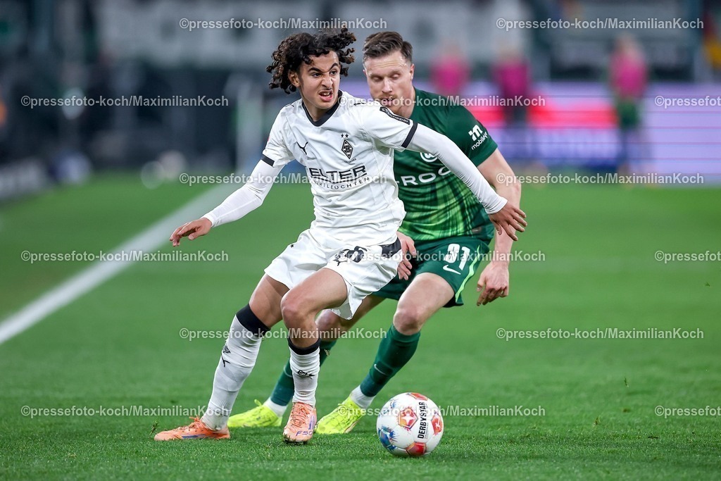 BMG13122501070 | 13.12.2025, Fußball, Borussia Mönchengladbach - VfL Wolfsburg, 1. Fußball Bundesliga, 14.Spieltag, Borussia-Park, Saison 2025 2026: Wael Mohya (Borussia Mönchengladbach #36) im Zweikampf gegen  Yannick Gerhardt&nbsp;(VfL Wolfsburg #31)  DFB regulations prohibit any use of photographs as image sequences and or quasi-video.