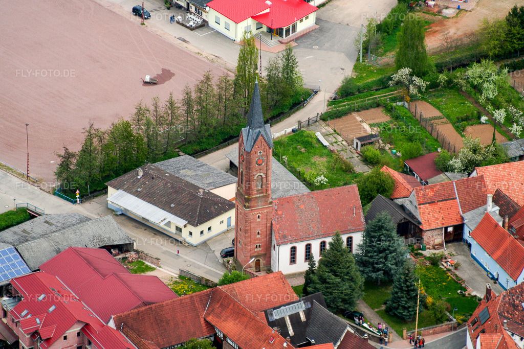 Luftbild: Kapellen Drusweiler Kirche im Ortsteil Drusweiler in Kapellen-Drusweiler im Bundesland Rheinland-Pfalz in Deutschland. Foto: IMG_1745.jpg vom 01.05.2006 durch Werner Riehm/FLY-FOTO.de
