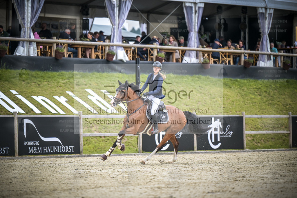 DOS_2713 | Entdecke hochwertige Reitturnierfotos von Foto Oger. Professionell, emotional und authentisch – jetzt Lieblingsmomente im Shop bestellen. - Realisiert mit Pictrs.com