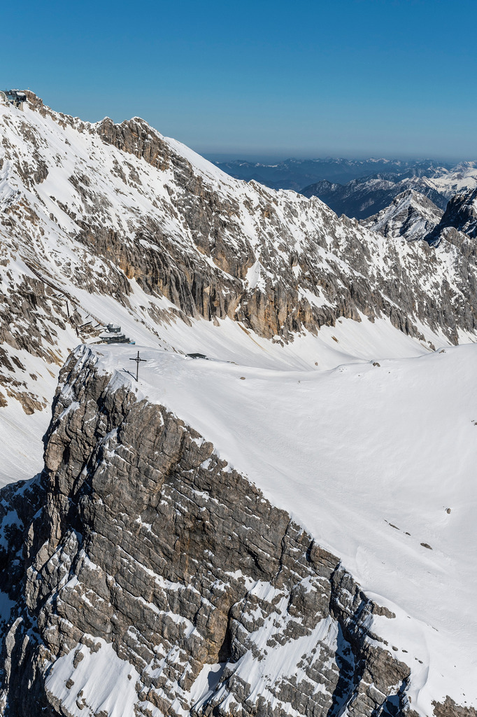 Felsen- Massiv und Berglandschaft des Zugspitzmassiv mit den Gipfeln der Zugspitze | Felsen- Massiv und Berglandschaft des Zugspitzmassiv mit den Gipfeln der Zugspitze