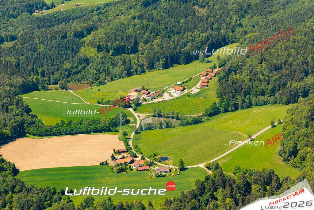 Das Luftbild zeigt : Buchberg Brennberg - Die Luftaufnahme wurde 2024 vom UL-Flugzeug aus erstellt ( keine Drohne ) - Hochauflösende Luftaufnahme - Für grossformatige Ausdrucke geeignet. Die Geschenkidee !Mit Lizenz und Bildrechte bestellbar