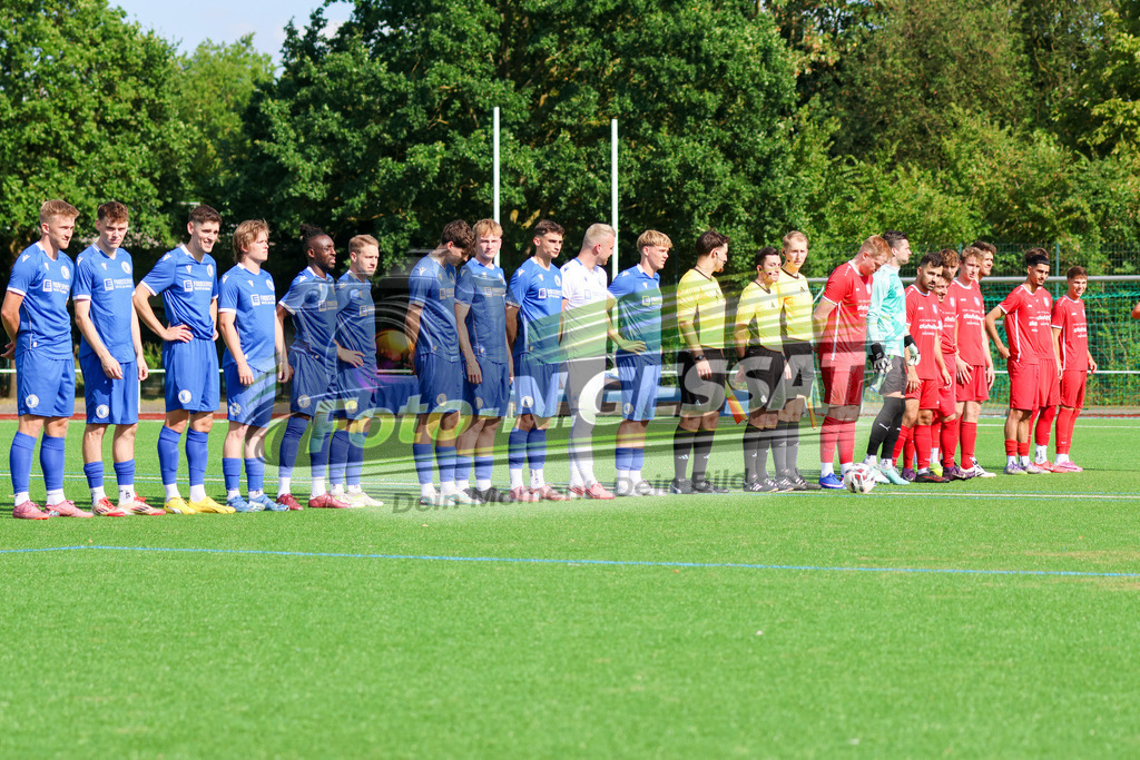 TuS Bardüttingdorf - TuRa Löhne | Auf dem Bild zu sehen: EinlaufenSV Löhne-Obernbeck, SG FA Herringhausen/Eickum, Saison 26/27, Fistelmann SuperCup - Realisiert mit Pictrs.com