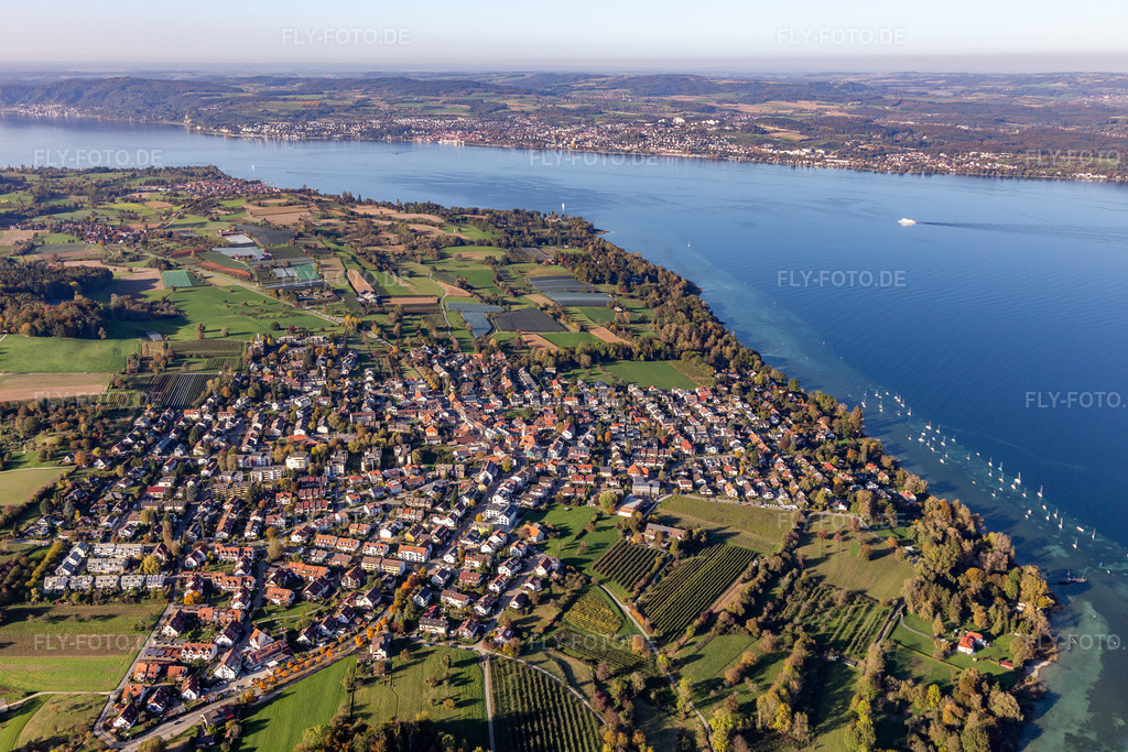 Luftbild: Uferbereich des Bodensee mit Yachthafen im Ortsteil Litzelstetten in Konstanz im Bundesland Baden-Württemberg in Deutschland.Foto: IMG_119392.jpg vom 14.10.2019 durch Werner Riehm/FLY-FOTO.de