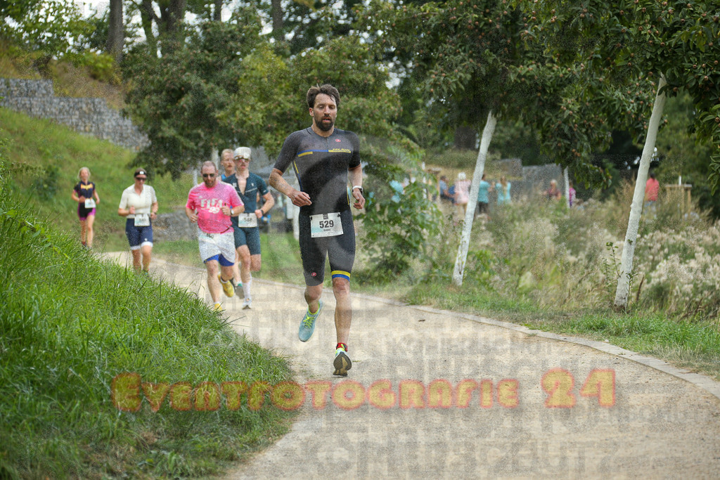 250824_1401_EX1_4655 | Sportfotografie im Rhein-Sieg Kreis, Köln, Bonn, NRW, Rheinland Pfalz, Hessen, etc. Unser Tätigkeitsfeld umfasst den Laufsport vom Volkslauf über den Marathon, Duathlon, Triathon bis zum Ultralauf wie Kölnpfad Ultra oder Schindertrail.