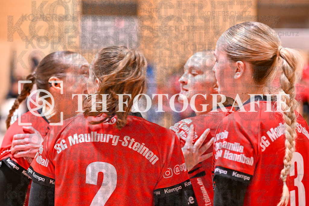 GER, SG Maulburg/Steinen - HSG Dreiland, Frauen-Handball, Oberliga Suedbaden, 3. Spieltag, Saison 2024/2025, 12.10.2024 | Vorfreude/Motivation bei Maike Hartmann (SG Maulburg/Steinen, #22), Miriam Wolpensinger (SG Maulburg/Steinen, #02), Amely Haas (SG Maulburg/Steinen, #10), Leonie Kiefer (SG Maulburg/Steinen, #03)GER, SG Maulburg/Steinen - HSG Dreiland, Frauen-Handball, Oberliga Suedbaden, 3. Spieltag, Saison 2024/2025, 12.10.2024Foto: TH Fotografie/Thomas Hess