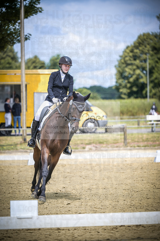 DOS_2140 | Entdecke hochwertige Reitturnierfotos von Foto Oger. Professionell, emotional und authentisch – jetzt Lieblingsmomente im Shop bestellen.Deutschlandweite Turnierfotografie. - Realisiert mit Pictrs.com