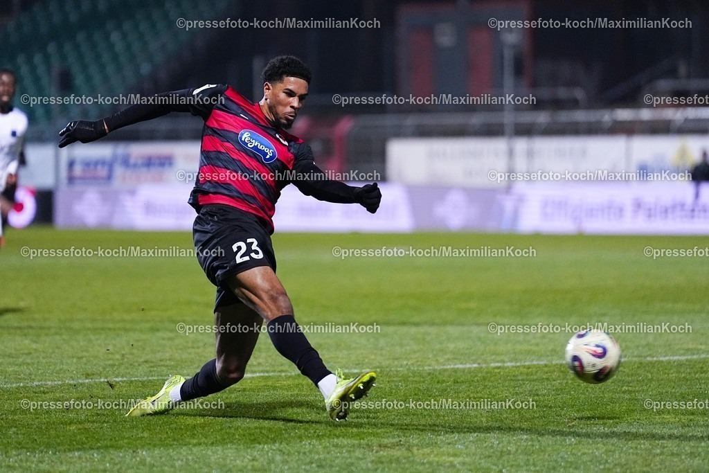 xYDRx23012601090 | 23.01.2026, xydrx, Fußball, 3.Liga, FC Viktoria Köln - 1.FC Saarbrücken, Saison 2025 2026, Sportpark Höhenberg: Benjamin Zank (FC Viktoria Köln #23)     DFB regulations prohibit any use of photographs as image sequences and or quasi-video. Photo: xYannisxDreimannxPressefotoKochx