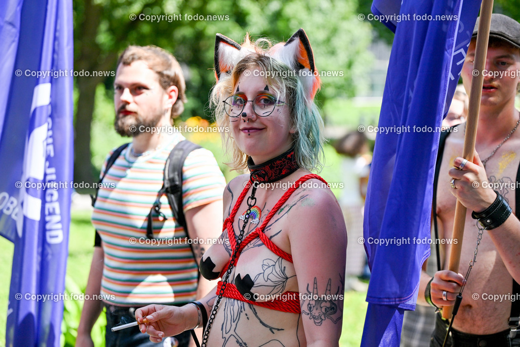 Linzpride 2024_ 06.07.2024-143 | 06.07.2024, Linz, AUT, Linzpride 2024, im Bild Teilnehmer an der Linz Pride 2024