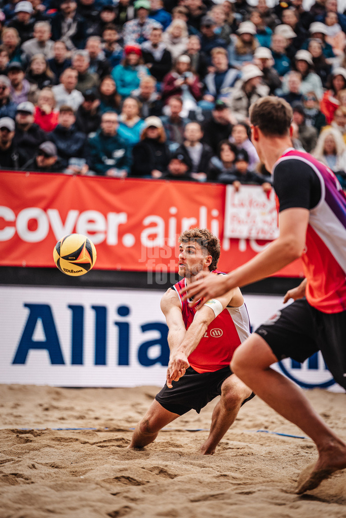 Beachvolleyball | Männer | Allianz German Beach Tour 2026 | Tourstop Düsseldorf | 17.05.2026 | Luis Henrichs bei der Annahme