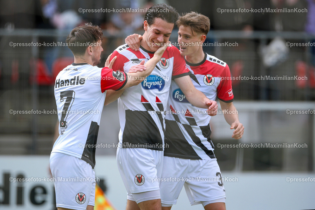 Koe3Liga27042402128 | 27.04.2024, Köln, Fußball, bwin 3. Liga Herren, Sportpark Höhenberg, 35. Spieltag, Saison 2023 2024, FC Viktoria Köln – Preußen Münster: Torjubel Simon Handle (Viktoria Köln), Jeremias Lorch (Viktoria Köln) und Jonah Sticker (Viktoria Köln). 
DFB regulations prohibit any use of photographs as image sequences and or quasi-video.