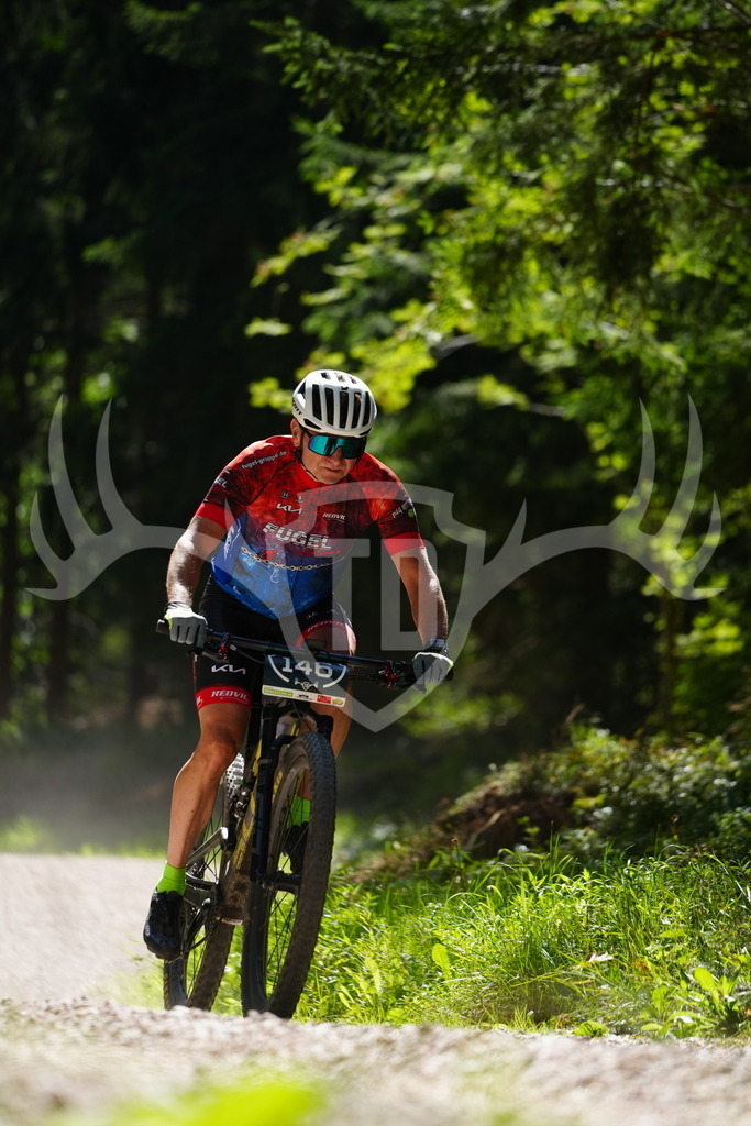 FC102396 | Fotogalerie der Treibjagd im Dunkelwald - Dein MTB Etappenrennen im Erzgebirge - Realisiert mit Pictrs.com