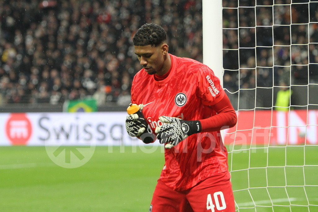 Kaua Santos | Eintracht Frankfurt * Torwart - Realisiert mit Pictrs.com