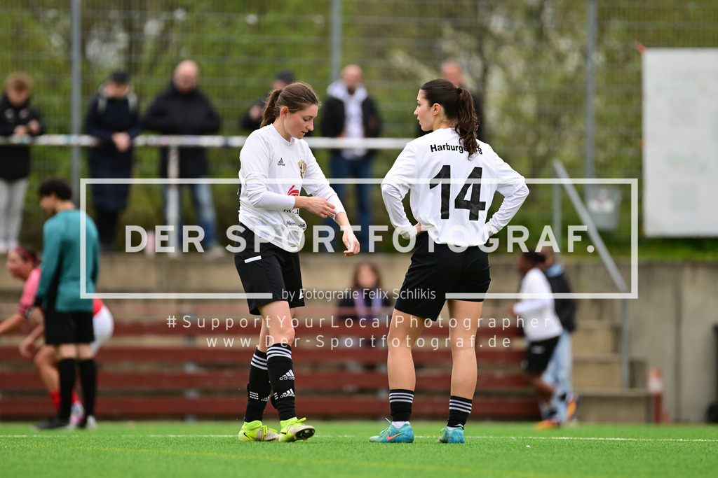 Fußball I Frauen I Saison 2025-2026 I Bezirksliga I 21. Spieltag I Harburger TB - Rahlstedter SC I 166085 | Der Sportfotograf. - Realisiert mit Pictrs.com