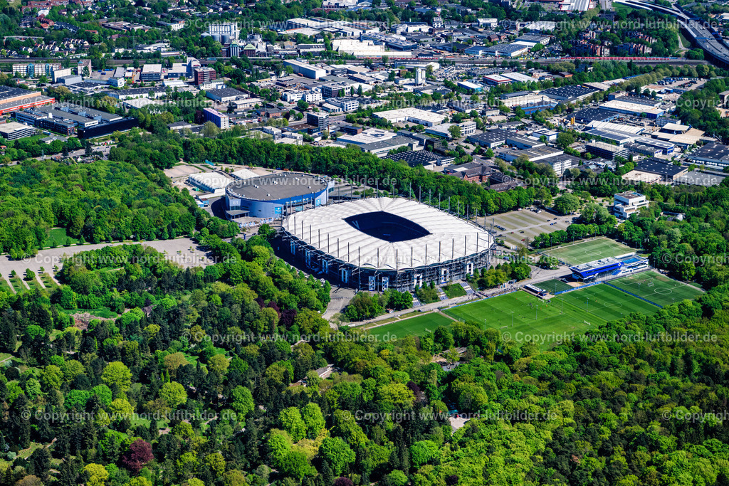 Hamburg_Volkspark_Stadion_HSV_Trainingsgelände_ELS_4623010525 | HAMBURG 01.05.2025 Gebäude des Volksparkstadion - Arena des Hamburger HSV (vormals Imtech Arena, AOL Arena und HSV Nordbank Arena) in Hamburg. Weiterführende Informationen bei: HSV Fußball AG. // Stadium Volksparkstadion - formerly Imtech-Arena, is the home ground of German Bundesliga club HSV. Further information at: HSV Fussball AG. Foto: Martin Elsen