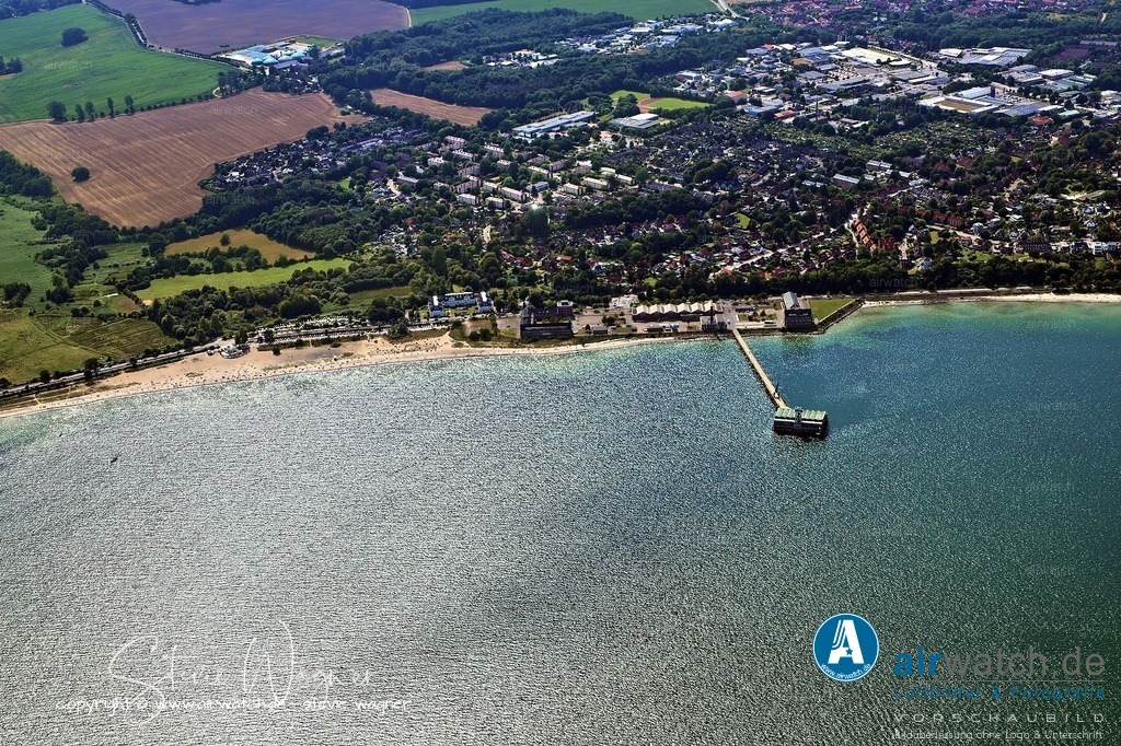 Luftbild Eckernförde - Eckernförde blickt auf eine über 700-jährige Geschichte zurück | Eckernförde blickt auf eine über 700-jährige Geschichte zurück, wobei das genaue Gründungsdatum unbekannt ist, da vermutlich alle frühen Urkunden durch einen Brand im Jahr 1416 vernichtet wurden. Der Name „Ekerenvorde“ taucht erstmals im Jahr 1197 auf, und die Stadt wurde erstmals 1288 als Stadtbürger bezeichnet