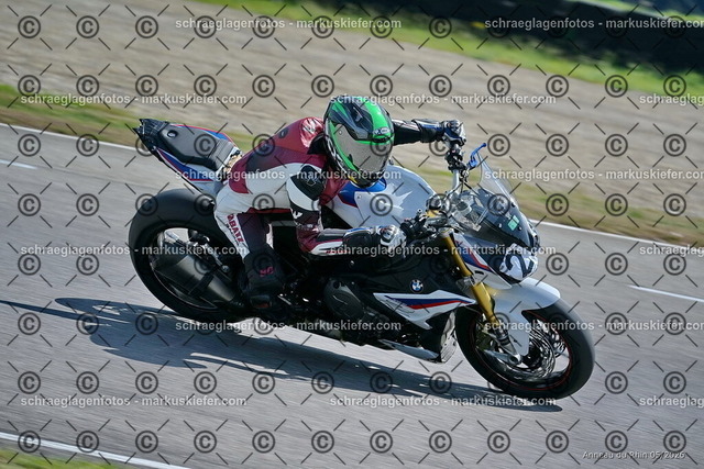 26BT02-1042 | markuskiefer.com - Realisiert mit Pictrs.com