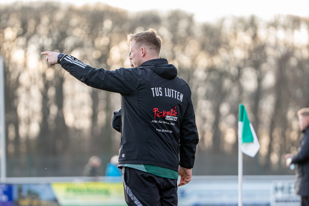 Fußball I Herren I Saison 2025-2026 I Bezirksliga Weser-Ems 4 I 21. Spieltag I TuS Lutten - SW Osterfeine I 4351 | jns.sportfotos - Realisiert mit Pictrs.com