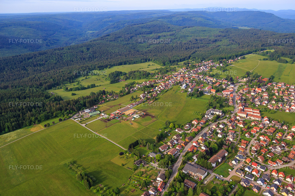 Luftbild: Neuenbürger Straße in Dobel im Bundesland Baden-Württemberg in Deutschland. Foto: IMG_079843.jpg vom 31.05.2015 durch Werner Riehm/FLY-FOTO.de