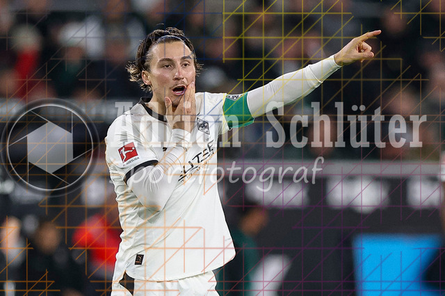Borussia Mönchengladbach vs SC Freiburg - Bundesliga  | Mönchengladbach, Deutschland, 05.10.25:   Rocco Reitz (Borussia Mönchengladbach) gestikuliert, Gestik waehrend des Spiels der Bundesliga zwischen Borussia Mönchengladbach vs SC Freiburg im Stadion im Borussia Park(Foto von Brauer-Fotoagentur / Adrian Schlueter)