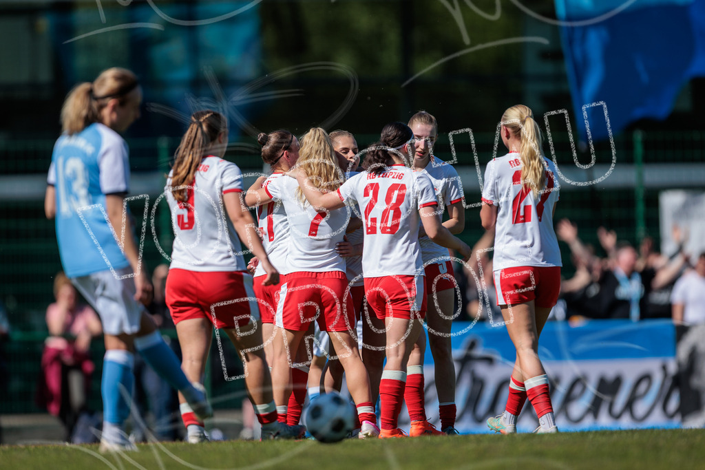 Gipfeltreffen der Frauen: Finale um den Sachsenlotto Landespokal 2026 | Am 1. Mai 2026 trafen im Endspiel des Sachsenlotto Landespokals die Frauen des Chemnitzer FC und die zweite Mannschaft von RasenBallsport Leipzig aufeinander. Vor stimmungsvoller Kulisse kämpften beide Teams ab 15:00 Uhr um die begehrte Trophäe des sächsischen Fußballs. Diese Galerie zeigt die Highlights, packende Zweikämpfe und die emotionalsten Momente des Finaltags. - Realisiert mit Pictrs.com